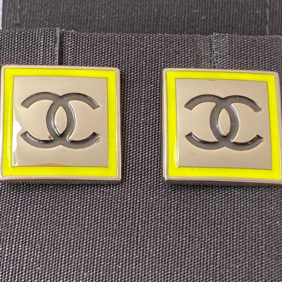 2021B CHANEL YELLOW RUNWAY SQUARE EARRINGS! - Picture 10 of 13